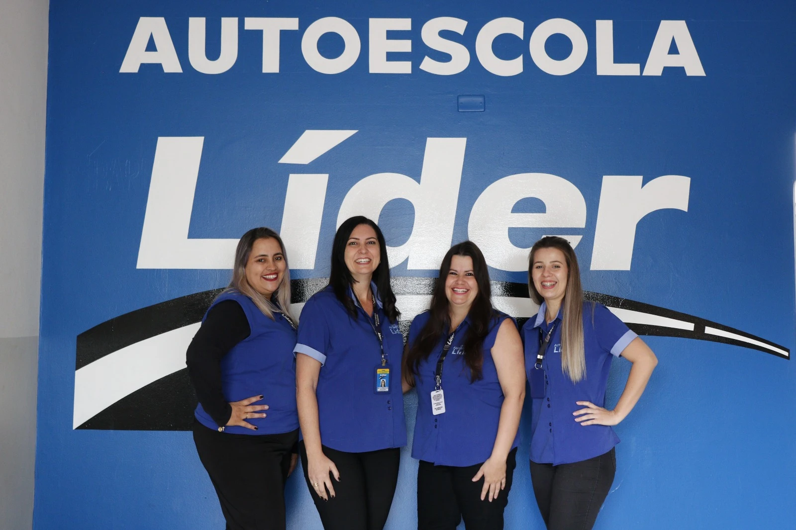 Equipe de atendimento da Autoescola Líder
